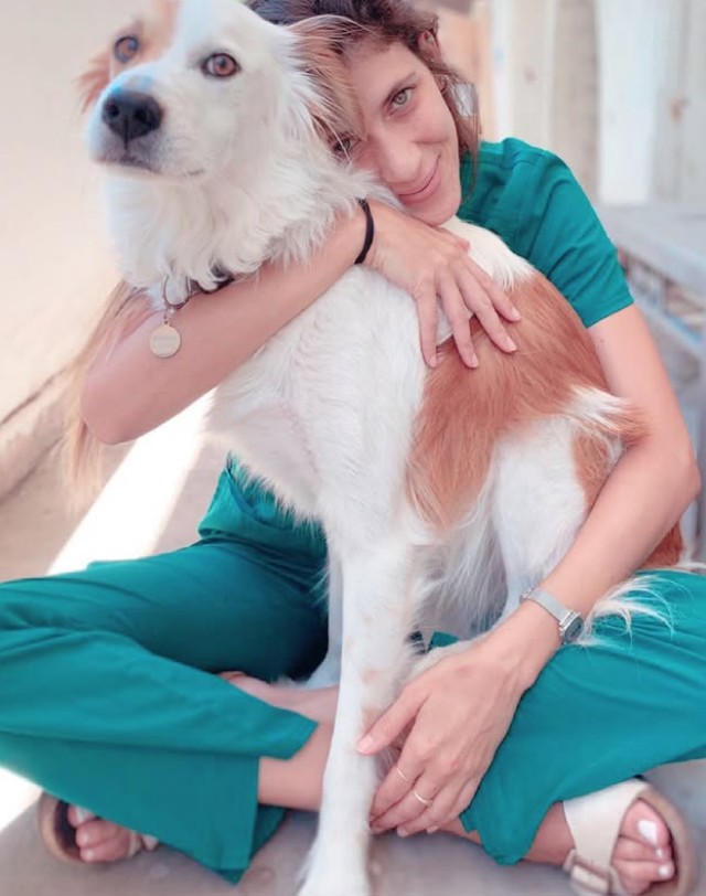 ד״ר הדר עוז עם סוס